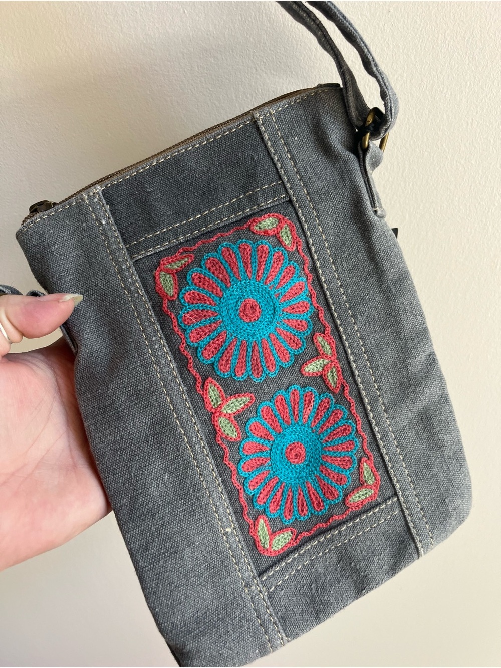 Vintage addiction crossbody purse - Picture 2 of 4